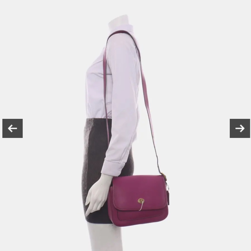 Coach
Leather crossbody bag